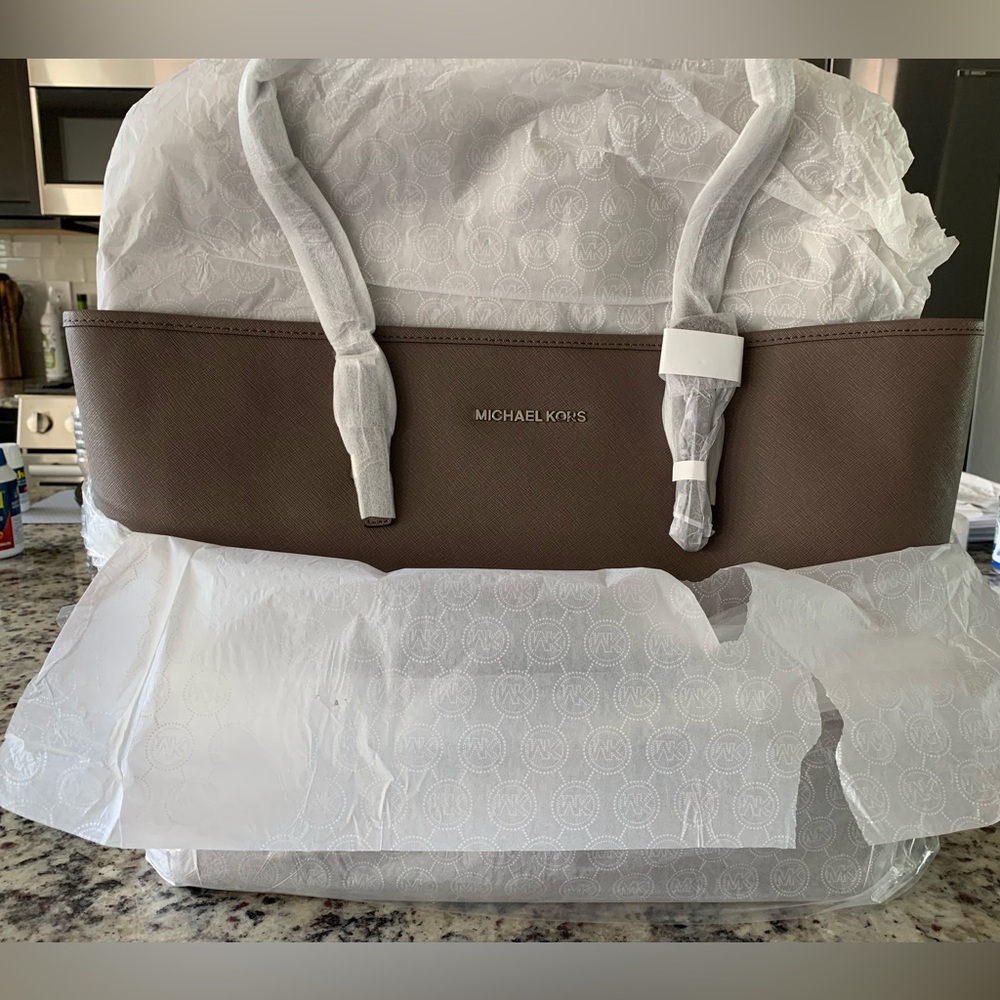 Michael Kors Jet Set Travel Medium Top Zip Multifunction Tote - Cinder